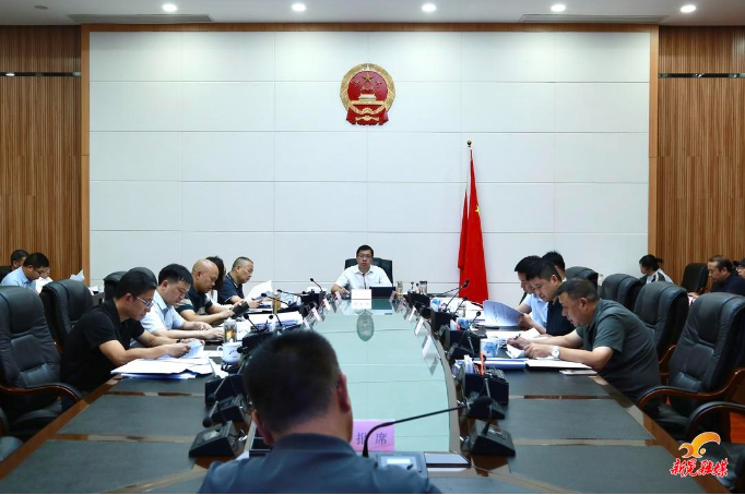 杨凯程主持召开县政府常务会议