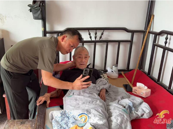 新晃退役军人事务局开展企业退休军转干部年度资格上门确认工作