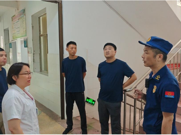 县消防救援局深入乡镇卫生院开展消防安全检查