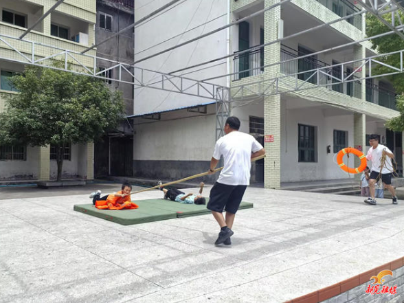 波洲镇中心小学：沉浸式防溺水演练 筑牢夏季生命安全防护堤