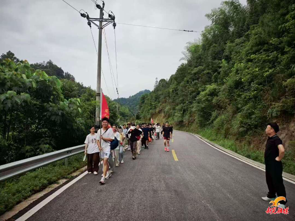 步头降苗族乡学校：红色领航 阳光润心