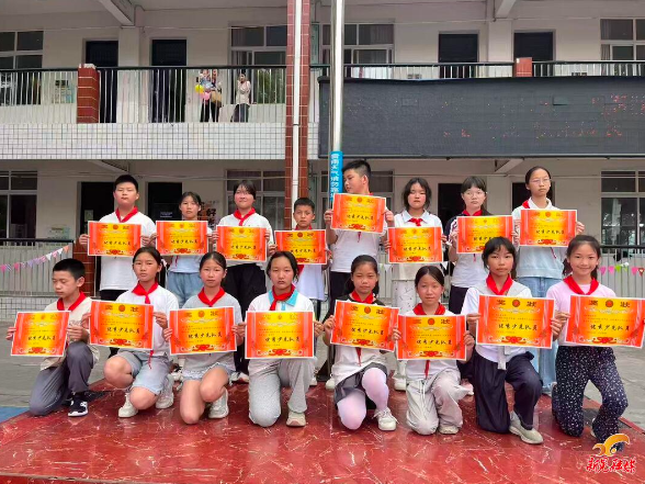 凉伞镇开展“六一”系列庆祝活动