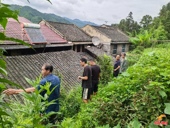 县自然资源局积极推进切坡建房地质灾害隐患治理工作