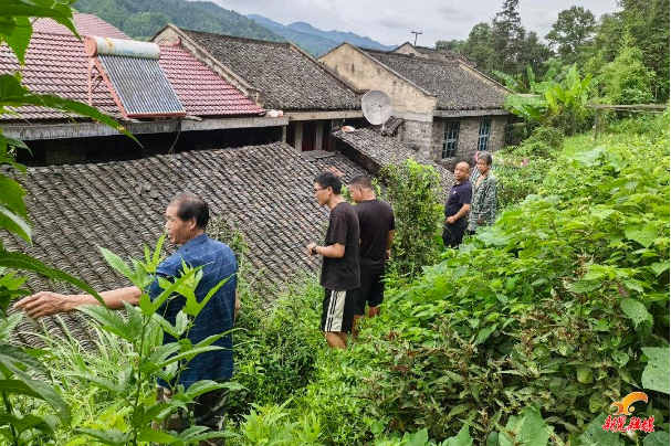 县自然资源局积极推进切坡建房地质灾害隐患治理工作