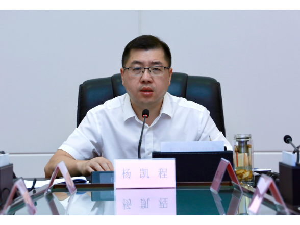 杨凯程主持县政府党组理论学习中心组2026年第七次集体学习