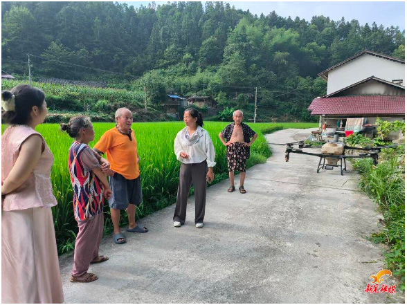 农技服务到田间 免费植保暖民心
