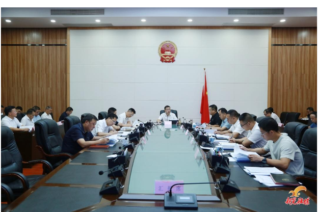 杨凯程主持召开县政府常务会议
