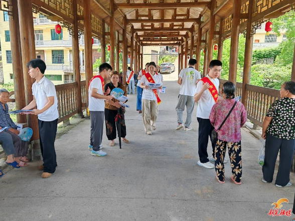 县司法局联合湖南警察学院律苗公益团队开展“送法下乡”系列普法活动
