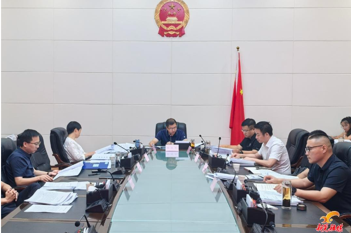 杨凯程主持召开县政府党组（扩大）会议