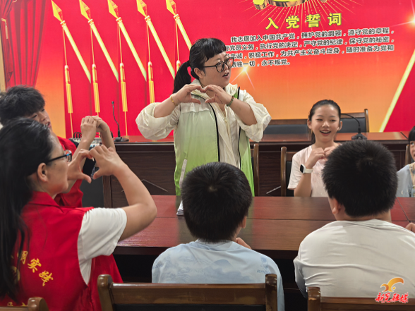 步头降苗族乡民政社工站开展“快乐加油站”儿童情绪支持活动