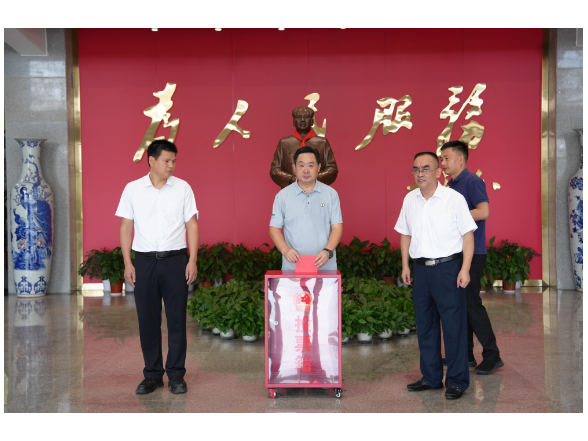县领导以普通选民身份参加县乡两级人大代表投票选举 符家盛参加