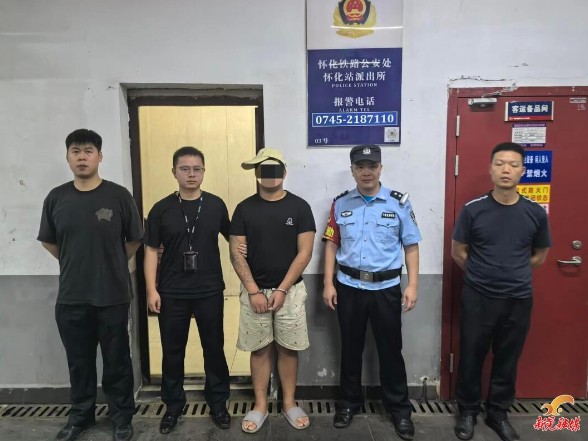 新晃公安破获一起“拉车门”盗窃案