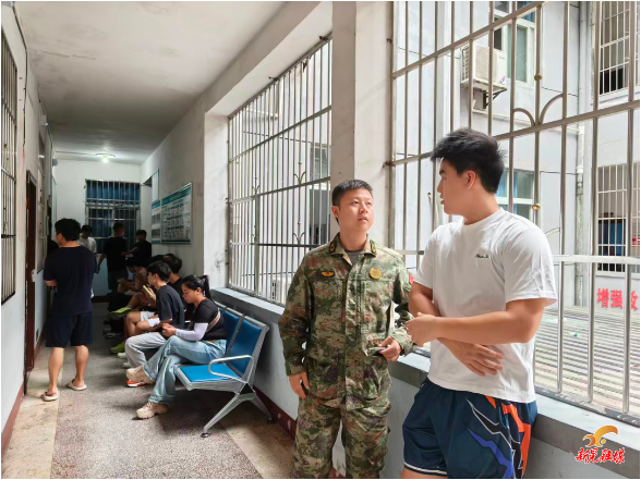 严把征兵首关 筑牢强军根基——晃州镇扎实开展应征青年初检工作