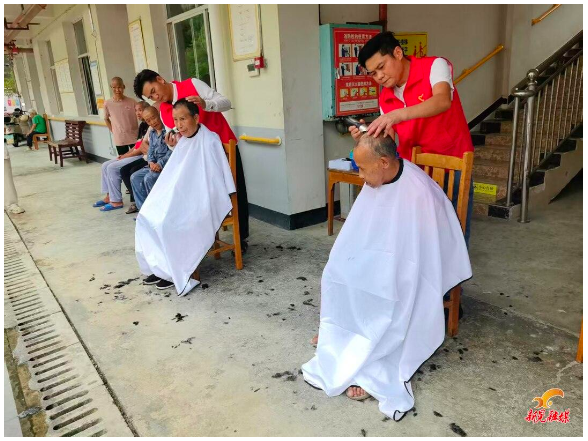 中寨镇中寨社区开展爱心义剪志愿服务活动