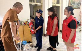 晃州镇太阳坪社区：敲门排查除隐患 暖心守护“一老一小”