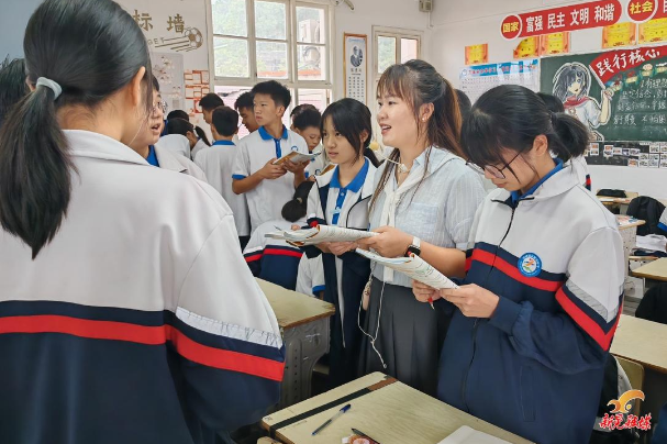 黄灵巧：十载躬耕育芳华 初心如磐守讲台