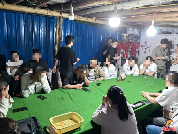 强治理 护民安 促发展丨新晃公安成功捣毁一赌博窝点 31人落网