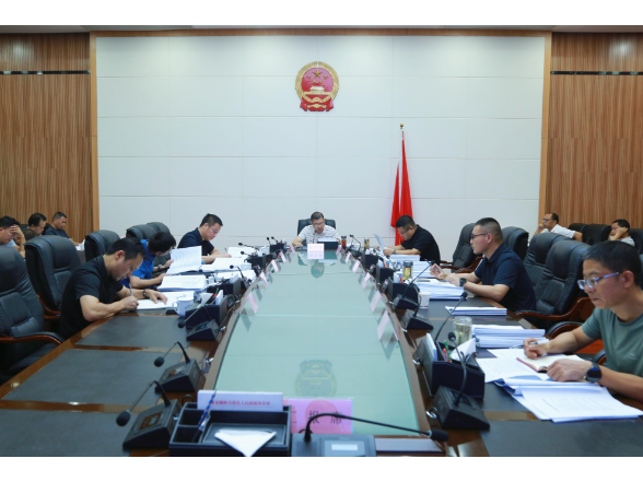 杨凯程主持召开县政府党组（扩大）会议