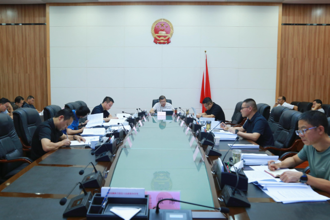 杨凯程主持召开县政府党组（扩大）会议