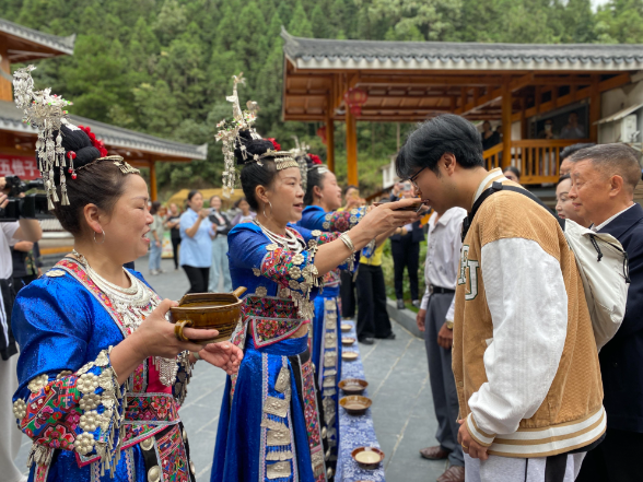 蜂窝窝公司举办五倍子蜜溯源之旅活动