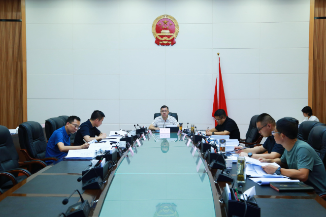 杨凯程主持县政府党组理论学习中心组2026年第九次集体学习