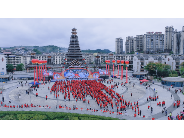 民族团结健步走活力开跑 干群以奋进姿态喜迎县庆