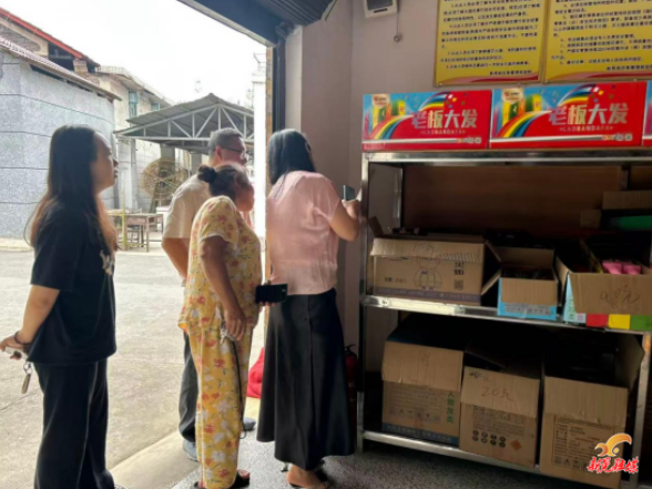 晃州镇酒店塘社区：开展安全大排查 筑牢平安防线