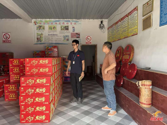 鱼市镇：昼夜联查不松劲 守牢“双节”安全关