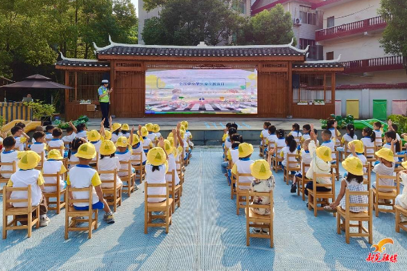 交通安全进校园 守护童心伴成长