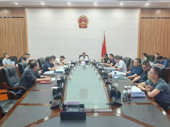 杨凯程主持召开县政府常务会议