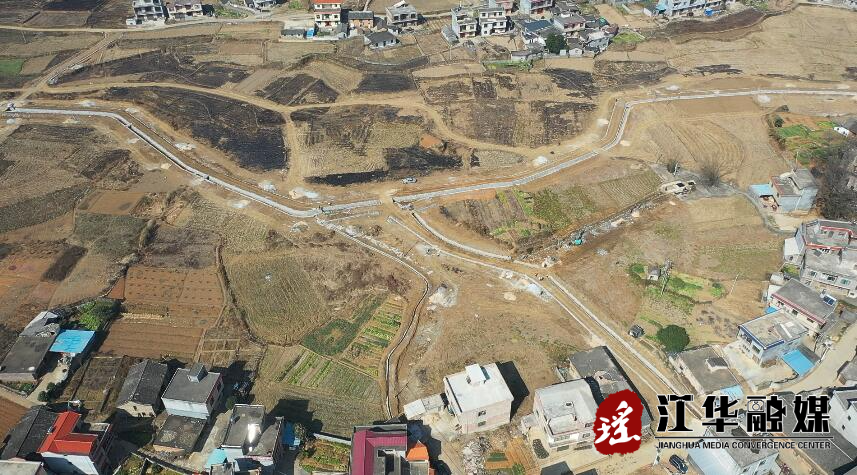 河路口镇尖山社区：开沟修渠保高标准农田开春灌溉