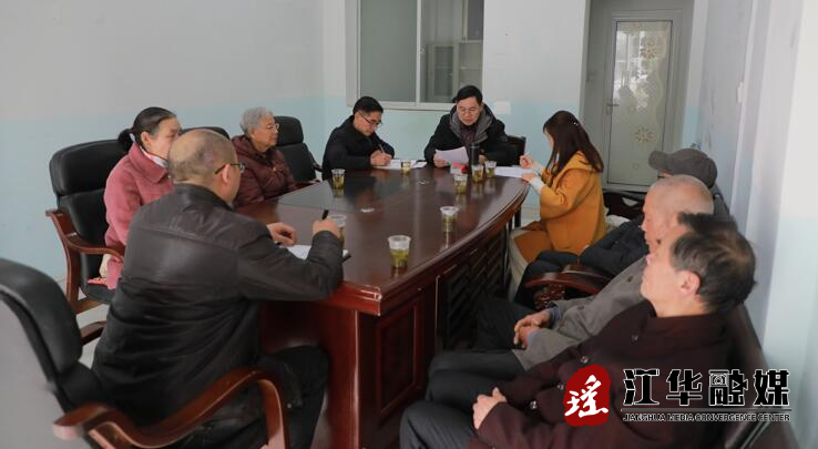 县融媒体中心：建设老党员之家 让老党员风范“美在金秋”