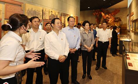 省委理论学习中心组学习现场②｜许达哲：湖南是一方红色热土，蕴含着丰富的政治智慧和道德滋养