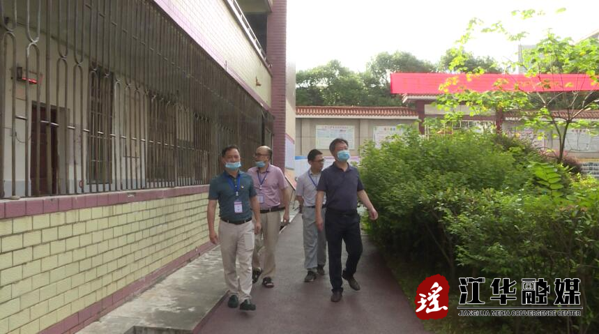 李华林到江华二中巡视中考考务工作