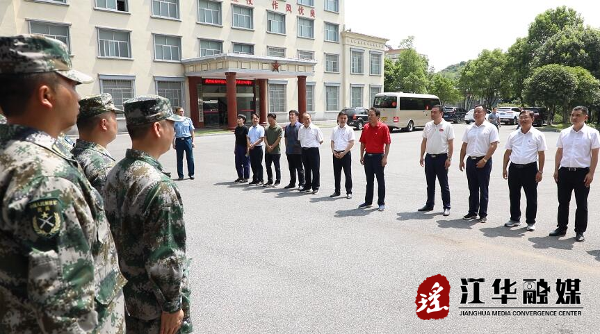 八•一建军节l段贵建带队走访慰问驻江华军事单位