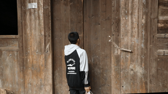 羅榮努力回報每一位幫我重返校園的人[00-00-06--00-00-10].gif