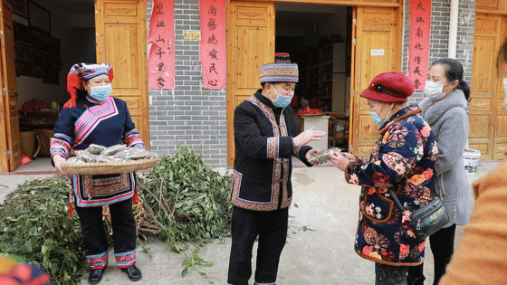 瑶医免费赠亲朋邻里药包香囊助防疫[00-00-12--00-00-17].gif