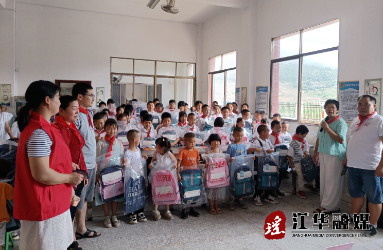 【新时代文明实践在江华】江华涔天河镇：开展“践行党的二十大 筑梦前行心向党”六一庆祝活动
