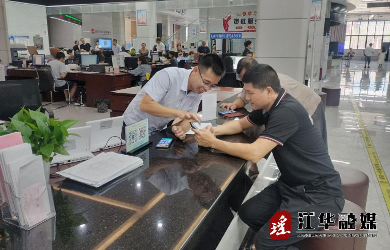 江华：“秒批秒办”助力政务服务提速增效