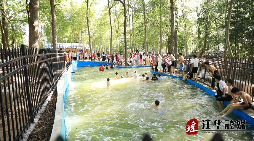 江华：芝源村建起游泳池 孩童安全游泳有保障