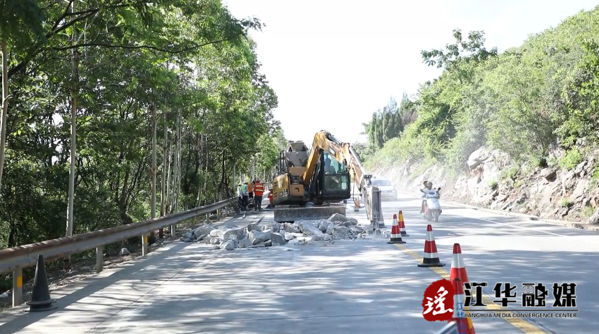 江华公路建设养护中心：骄阳酷暑忙养护