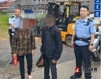 老人走失街头  民警暖心守护并安全送回家