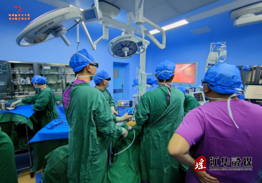 江华人民医院为九旬老人成功完成腹腔镜下结肠癌根治术