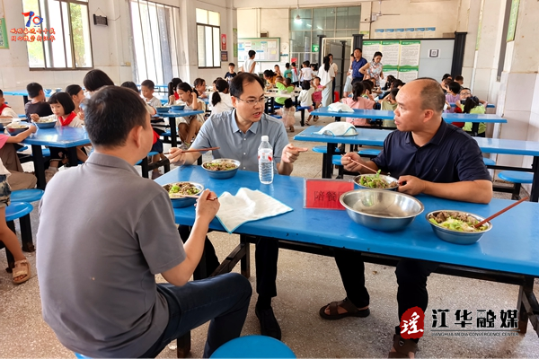 县人民法院到仙石完小开展校园餐食品安全督查