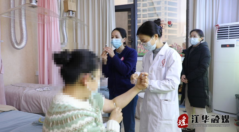 【医疗服务提升年】江华妇幼保健院2026年首场义诊服务活动温暖启幕