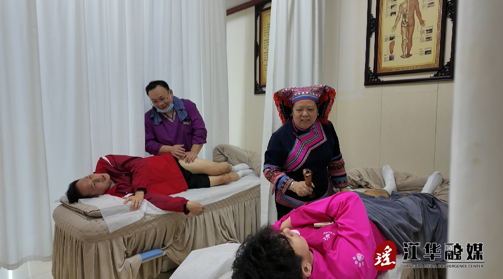特色瑶医助力 江华足球队健康备战