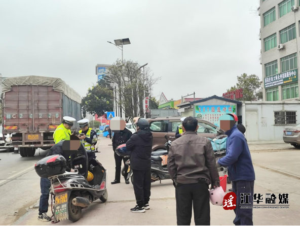 江华涛圩镇联合开展交通安全整治