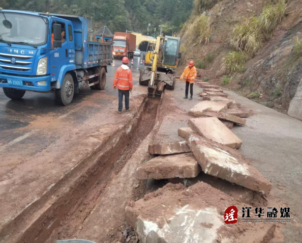 江华公路建设养护中心：雨中清水沟  护路守平安
