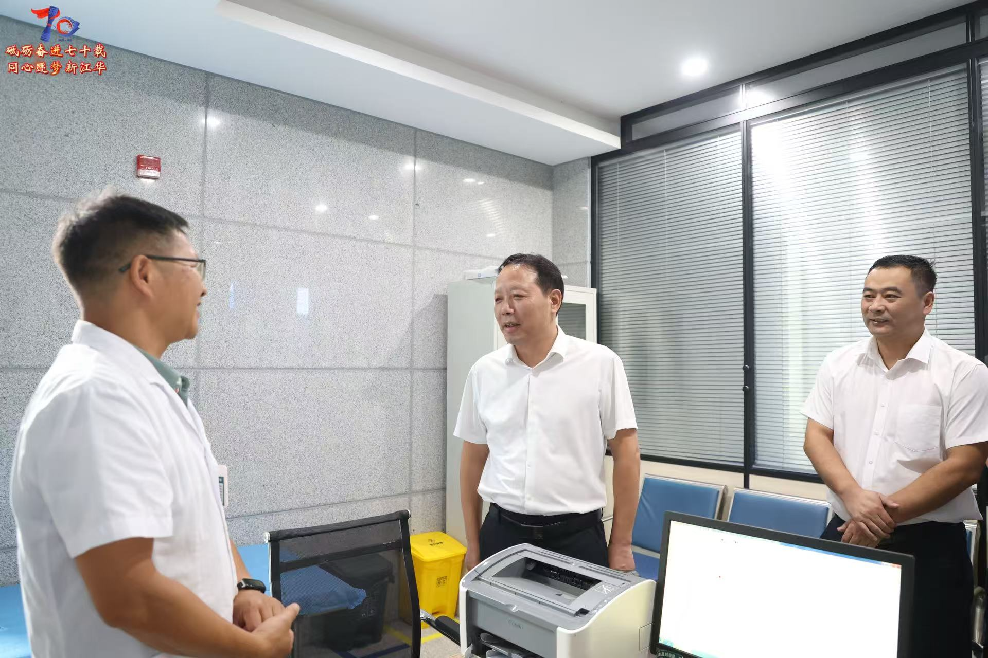 【中国医师节】段贵建走访慰问医务工作者