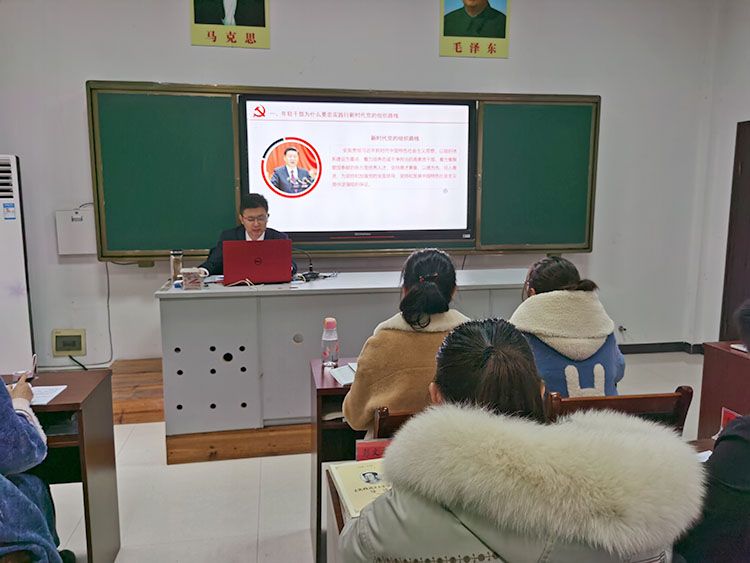 如何践行新时代党的组织路线？组织部长在专题党课上这样说